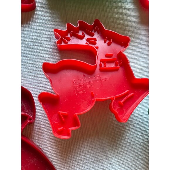 Vintage Christmas Thanksgiving Easter Holiday Cookie Cutter Set Plastic - Picture 15 of 16